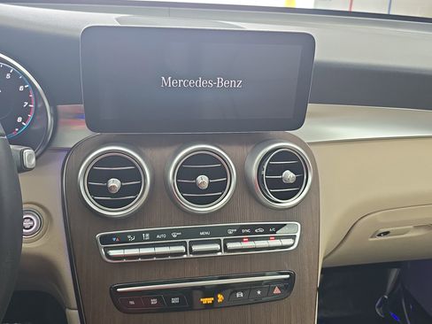 Used 2021 Mercedes-Benz GLC 300 4MATIC image 20