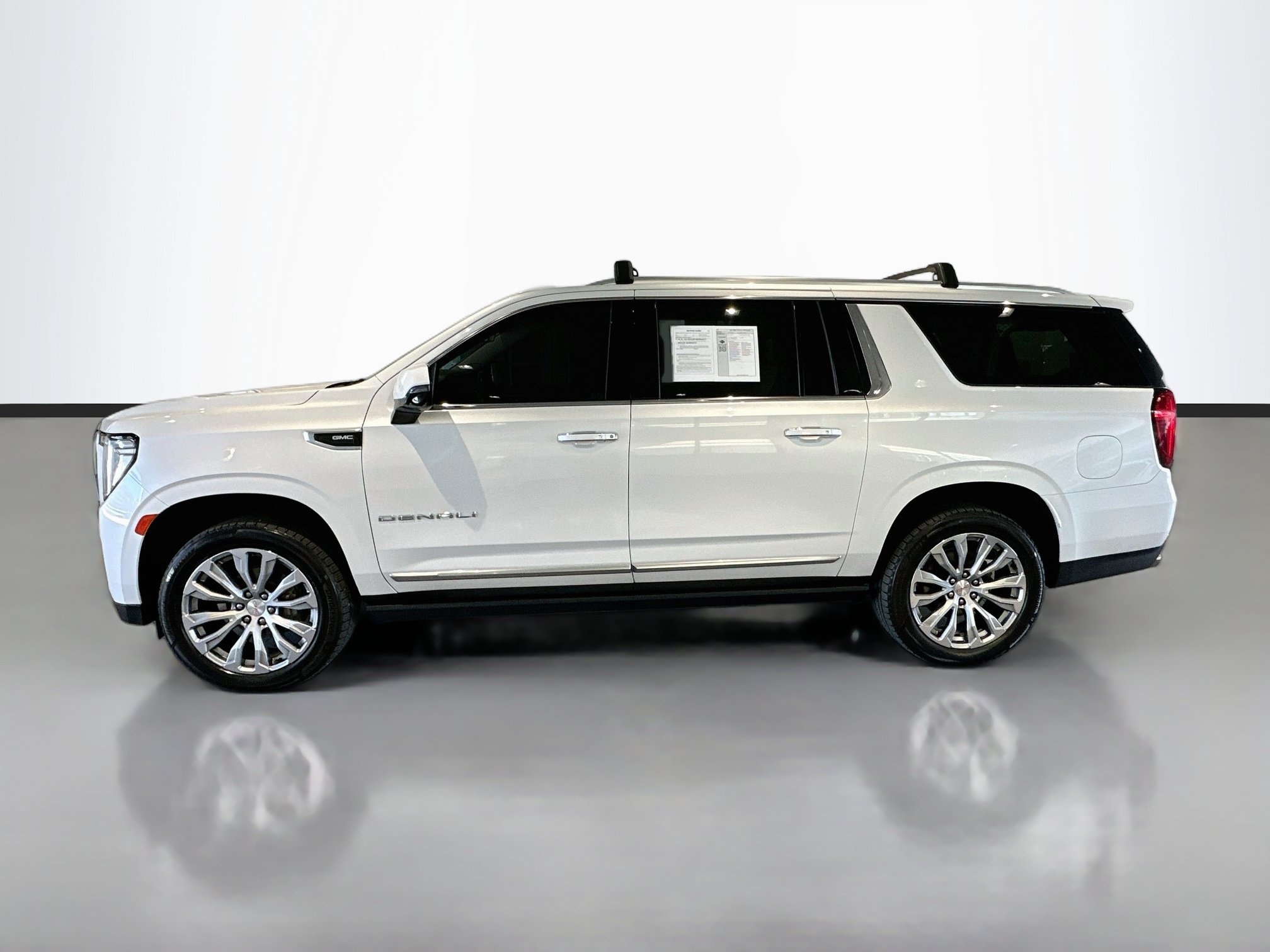 Used 2021 GMC Yukon XL Denali w/ Denali Ultimate Package AWD/4WD image 8