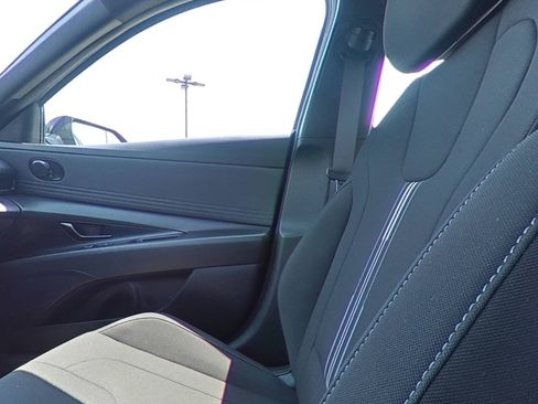 Certified 2025 Hyundai Elantra SEL FWD image 30