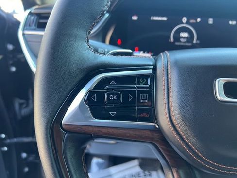 Used 2023 Jeep Grand Cherokee Summit AWD/4WD image 28