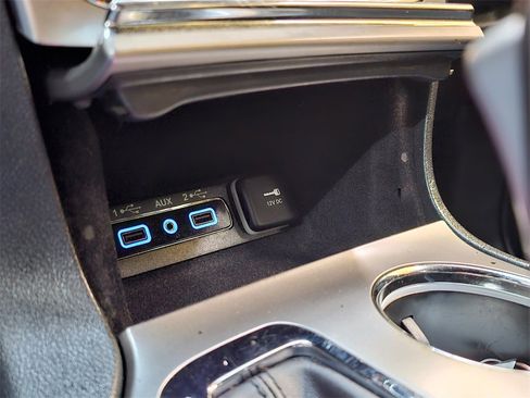 Used 2018 Jeep Grand Cherokee Altitude image 27