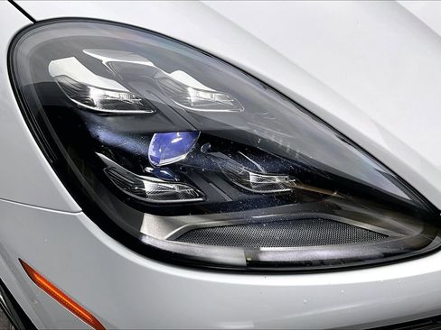 Used 2023 Porsche Cayenne Platinum Edition image 28