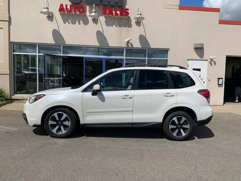 Used 2018 Subaru Forester 2.5i Premium AWD/4WD image 4