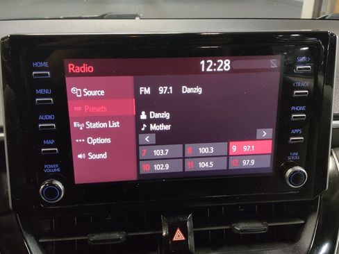 Used 2020 Toyota Corolla LE image 25