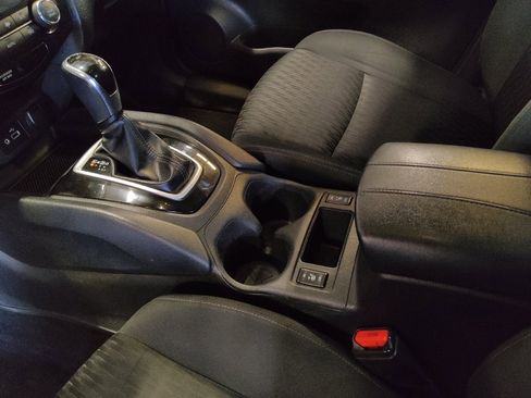 Used 2019 Nissan Rogue SV AWD/4WD image 26
