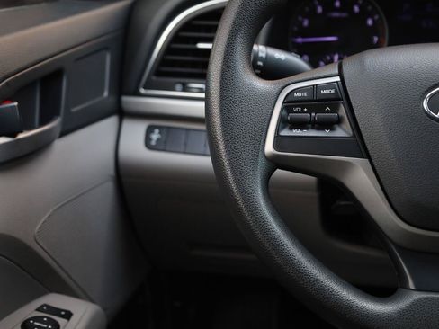 Used 2017 Hyundai Elantra SE FWD image 29