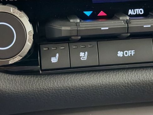 New 2026 Toyota Tundra Limited AWD/4WD image 21