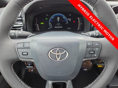 Used 2025 Toyota Camry SE FWD image 24