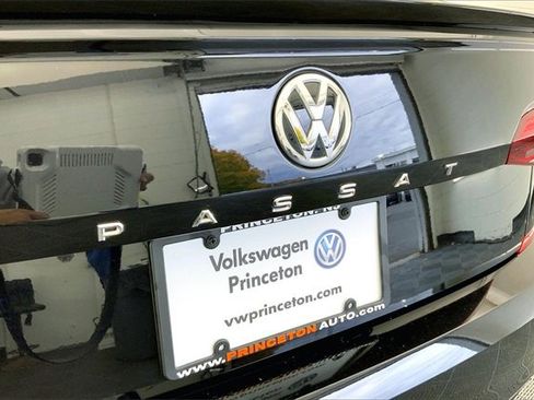 Used 2022 Volkswagen Passat 2.0T R-Line image 8