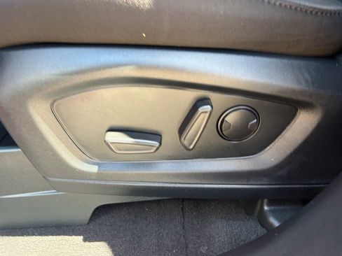 Used 2023 Ford Explorer XLT RWD image 13