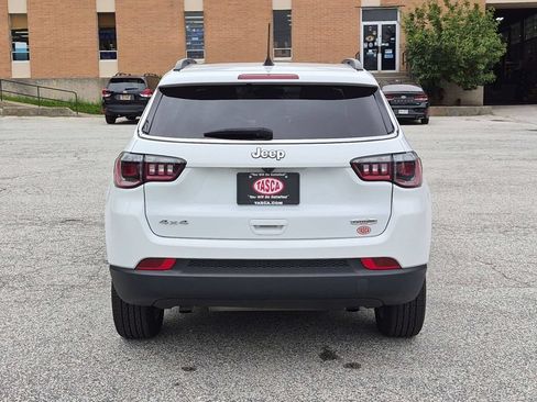 Used 2023 Jeep Compass Latitude w/ Sun and Sound Group AWD/4WD image 4