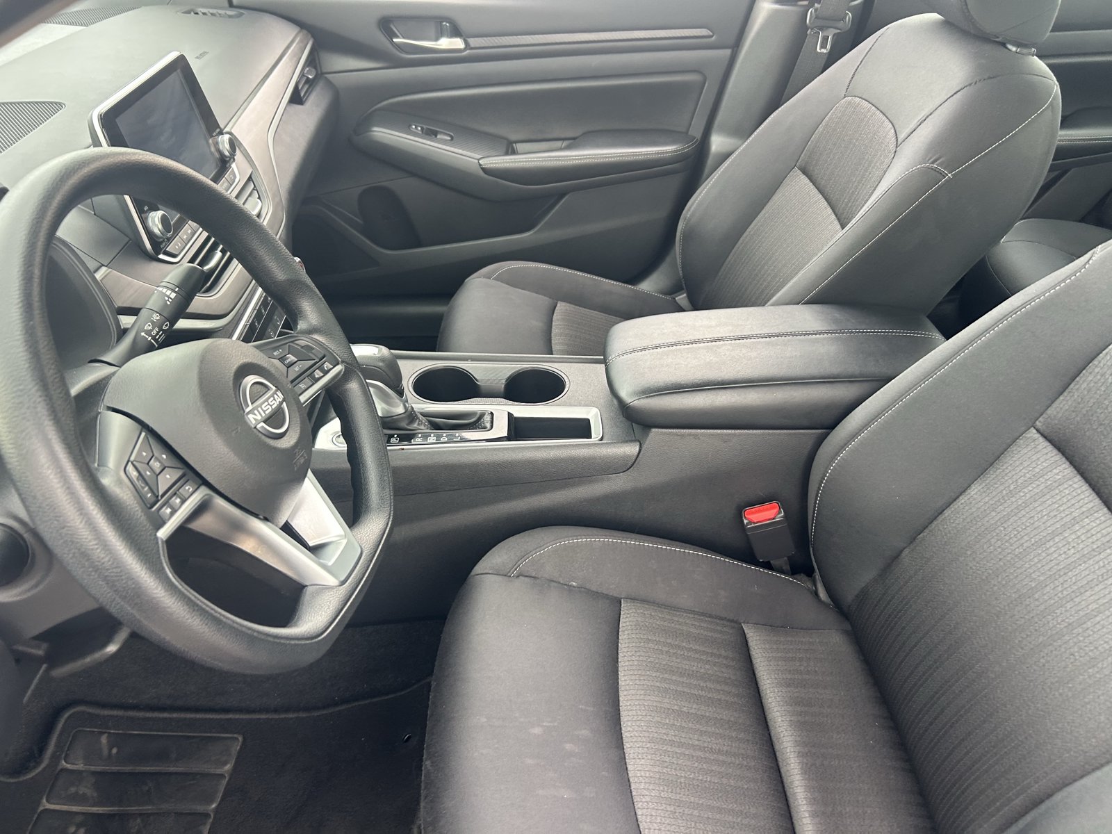 Used 2025 Nissan Altima 2.5 SV FWD image 13
