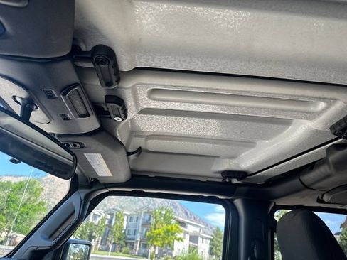 Used 2021 Jeep Wrangler Unlimited Rubicon w/ Cold Weather Group AWD/4WD image 21