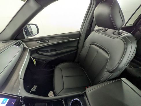 New 2025 Jeep Grand Cherokee L Limited w/ Black Appearance Package image 28