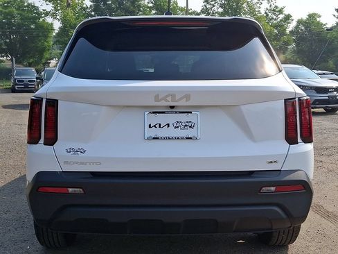 Certified 2023 Kia Sorento LX AWD/4WD image 5