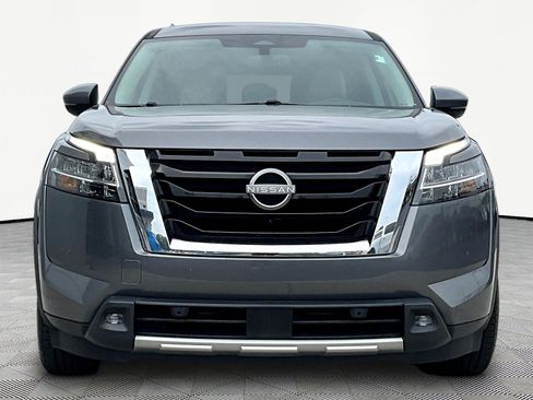 Used 2022 Nissan Pathfinder SL AWD/4WD image 2