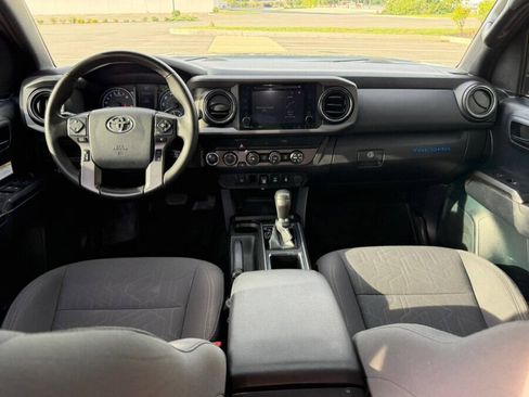 Used 2019 Toyota Tacoma TRD Off-Road AWD/4WD image 27
