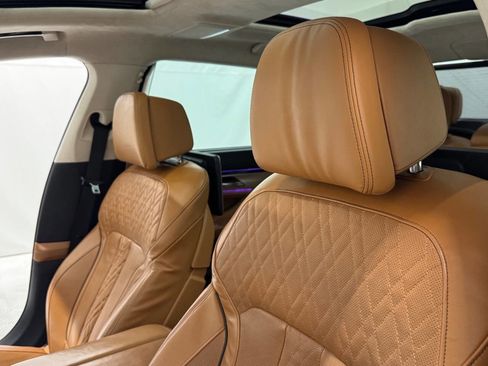 Used 2017 BMW ALPINA B7 xDrive image 12