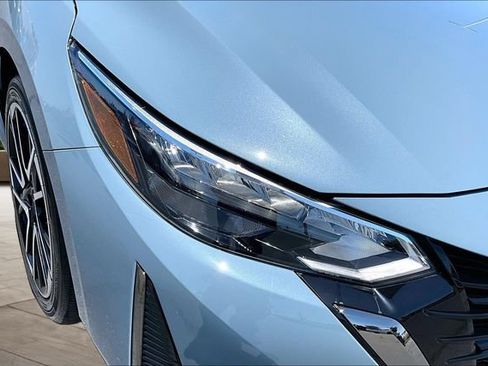 Certified 2025 Nissan Sentra SR w/ Trunk Package FWD image 30