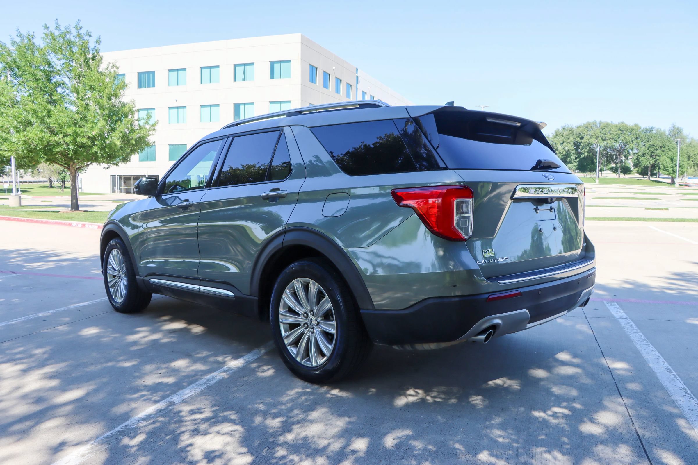 Used 2020 Ford Explorer Limited RWD image 5