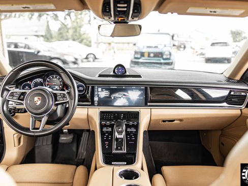 Used 2018 Porsche Panamera 4 image 33
