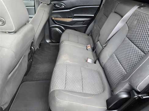 Used 2019 GMC Acadia SLE FWD image 27