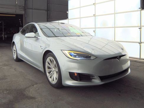 Used 2016 Tesla Model S 75 image 4