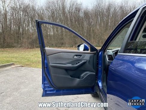 Used 2023 Nissan Rogue SV image 12