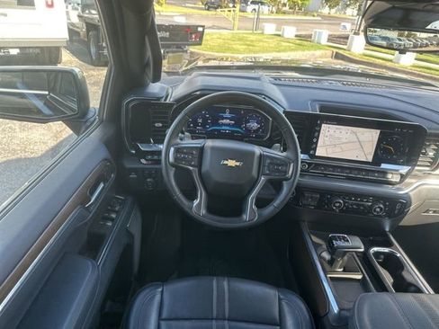 Used 2025 Chevrolet Silverado 1500 High Country w/ High Country Premium Package AWD/4WD image 27