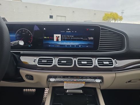 New 2026 Mercedes-Benz GLS 450 4MATIC image 18