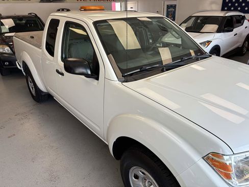 Used 2017 Nissan Frontier S image 3