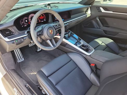 Certified 2025 Porsche 911 Carrera GTS RWD image 4