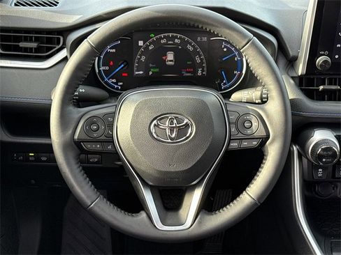 Used 2025 Toyota RAV4 SE w/ Convenience Package image 15