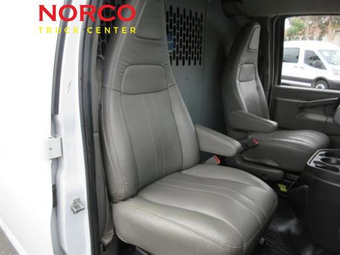 Used 2017 Chevrolet Express 2500 Extended image 12