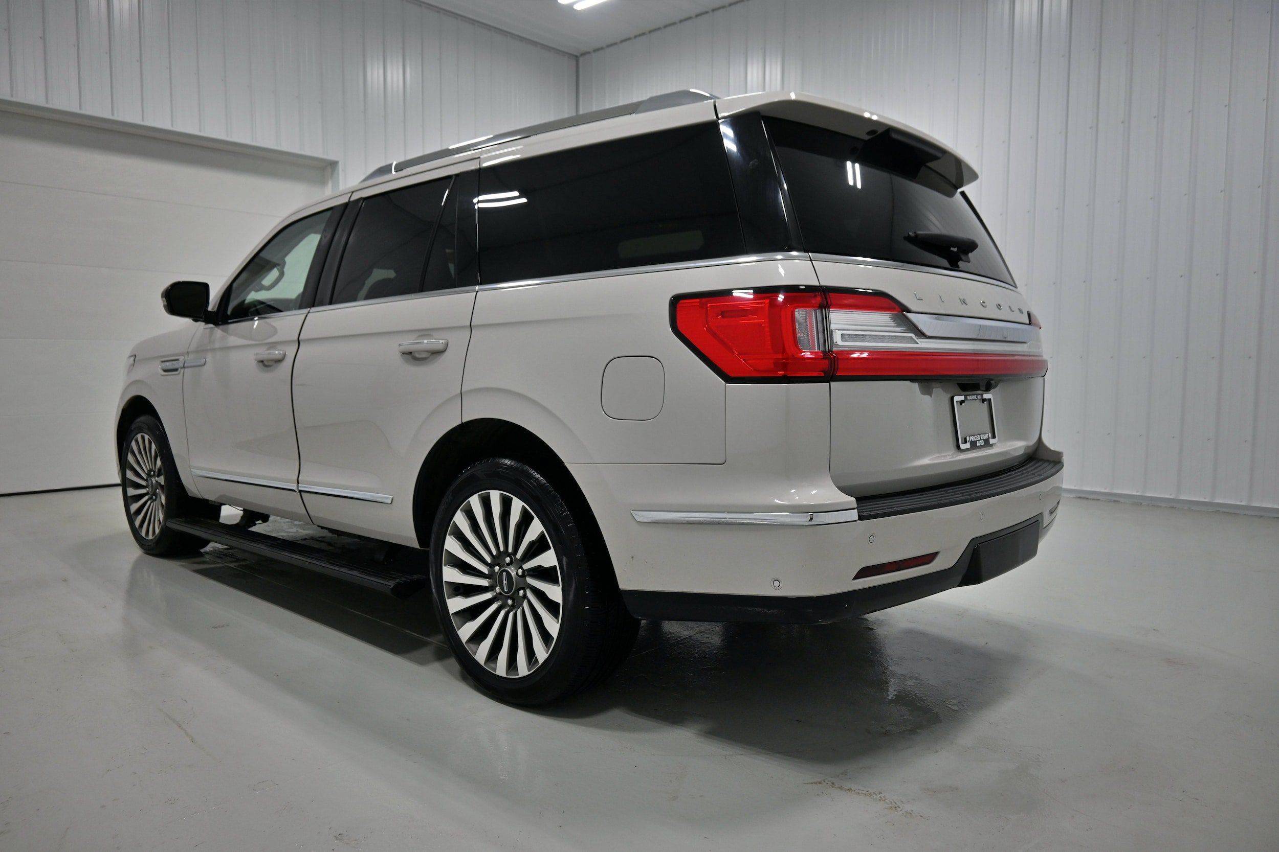 Used 2020 Lincoln Navigator Reserve w/ Luxury Package AWD/4WD image 32