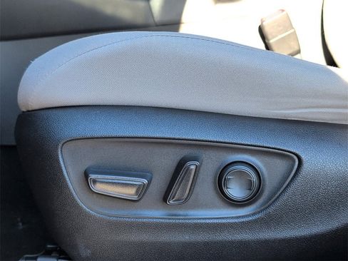 Used 2022 Toyota RAV4 XLE w/ Convenience Package image 10