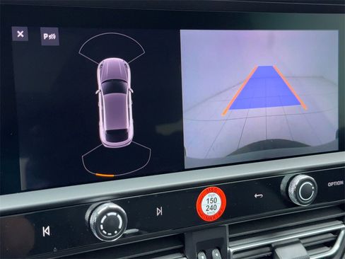 Used 2025 Porsche Macan w/ Premium Package Plus image 27