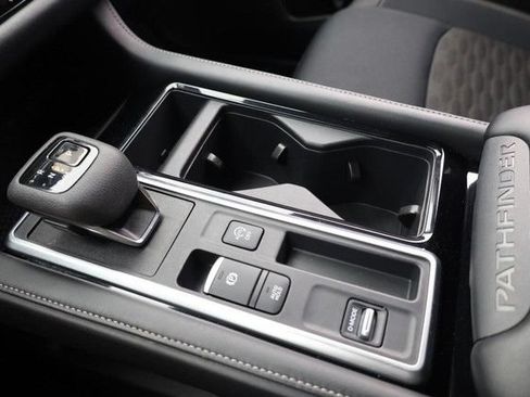 Certified 2025 Nissan Pathfinder SV FWD image 17