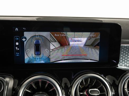 Used 2025 Mercedes-Benz GLB 35 AMG 4MATIC image 25