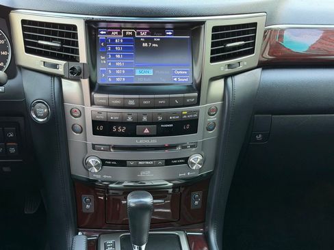 Used 2015 Lexus LX 570 4WD image 28