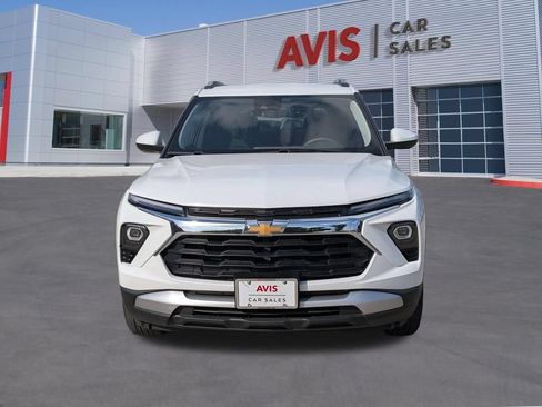 Used 2025 Chevrolet TrailBlazer LT AWD/4WD image 2