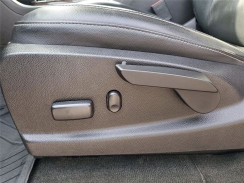 Used 2016 GMC Canyon SLT w/ Driver Alert Package image 15