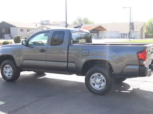 Used 2020 Toyota Tacoma SR image 8