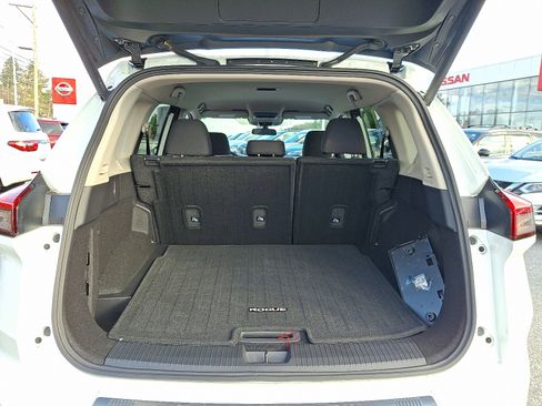Certified 2025 Nissan Rogue SV image 28
