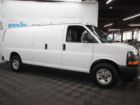 Used 2023 GMC Savana 2500 Extended RWD image 9