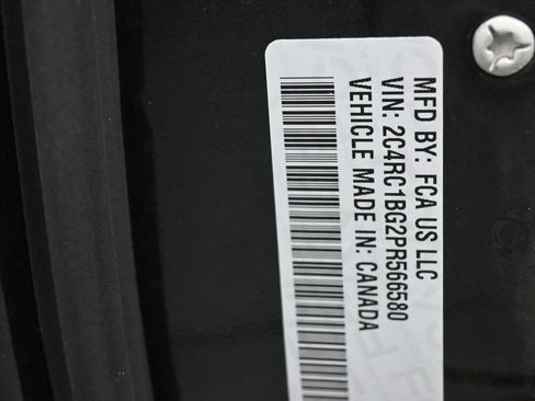 Used 2023 Chrysler Pacifica Touring-L FWD image 17