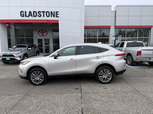 Certified 2021 Toyota Venza XLE image 2