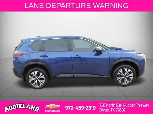 Used 2023 Nissan Rogue SV image 2