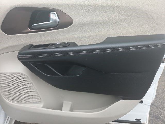 Used 2023 Chrysler Voyager LX FWD image 48