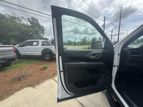 Used 2022 Chevrolet Tahoe Z71 w/ Luxury Package AWD/4WD image 33